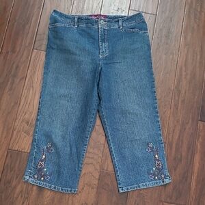 Gloria Vanderbilt Embroidered Cropped Jeans size 12
